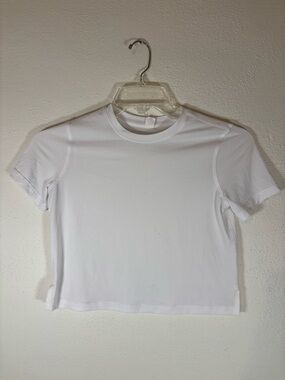 Lululemon cropped t-shirt
